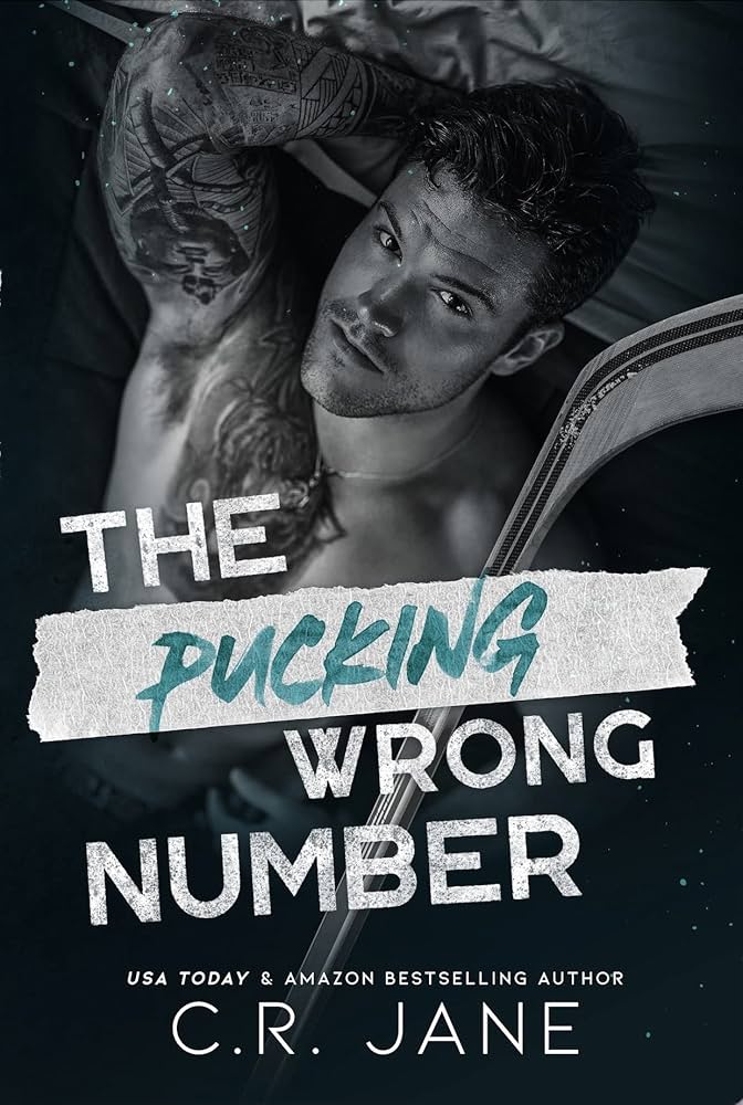 クラブ GOOD BOOKS PJ The Pucking Wrong Number: A Hockey Romance (The Pucking
